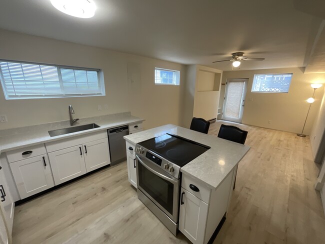 Photo - 5214 Woodlawn Ave N Unit #B