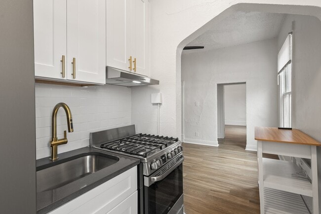 Building Photo - 1325 Corona