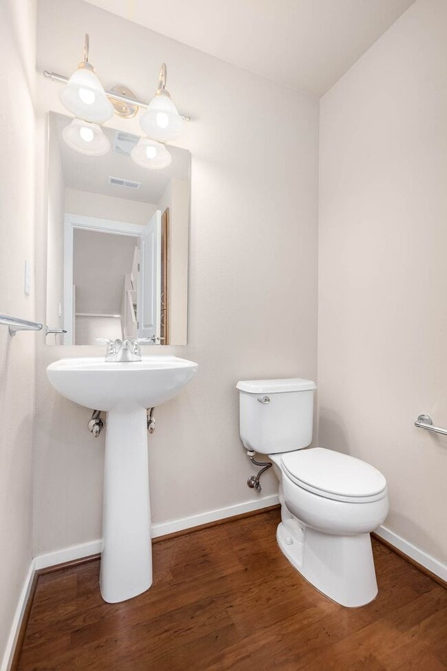 Photo - 93 Cougar Ridge Rd NW