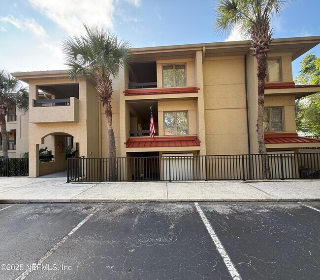 Photo - 2099 Winterbourne N Unit 107