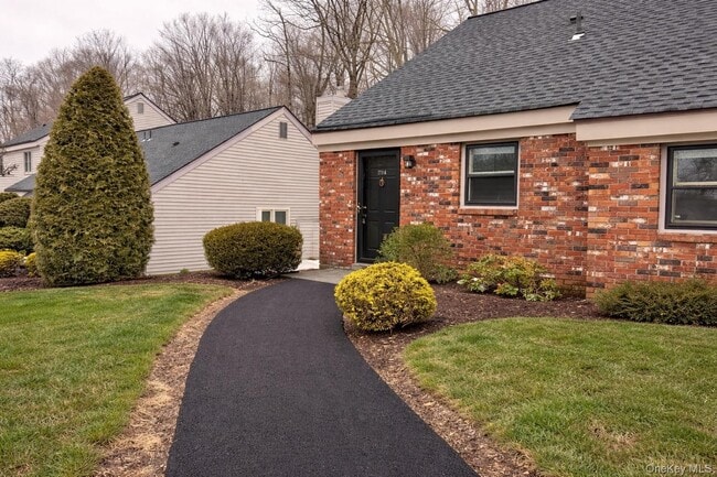 Building Photo - 179 Heritage Hills Unit A