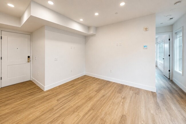 716 L St SE Unit 304