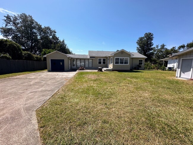 Photo - 1215 Dewitt St