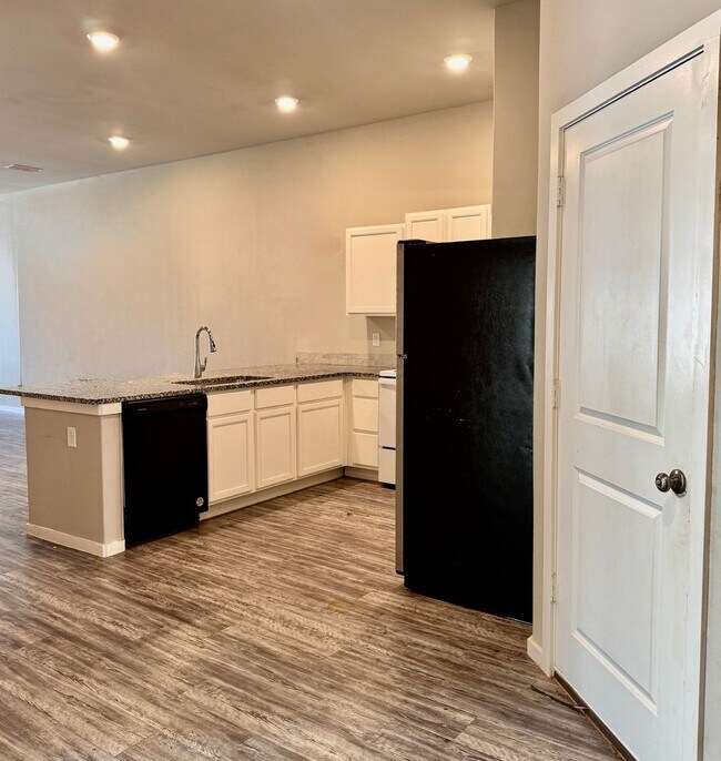 Photo - 2121 N Avenue J Ave