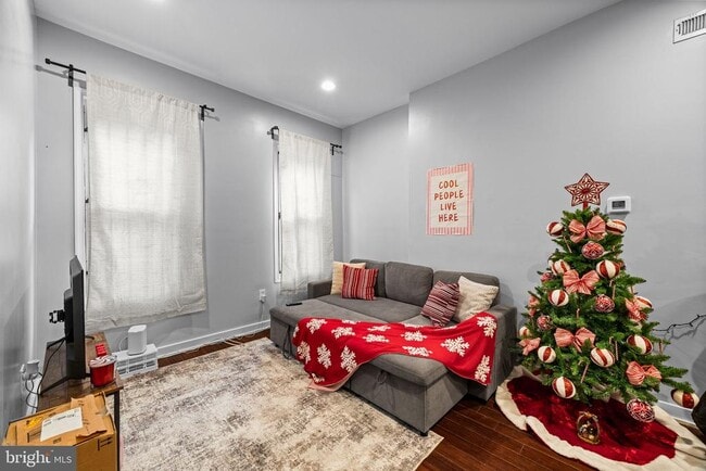 Photo - 1723 Monument St