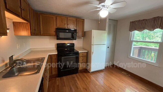 Building Photo - 176 Russets Cir