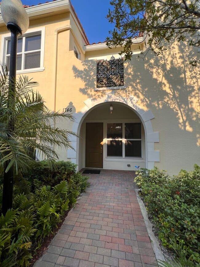 Photo - Beautiful 3 Bedroom Townhome in Centra Falls West