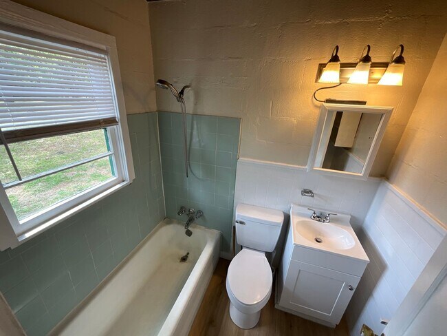 Photo - Cozy 1/1 Cottage at Hill Loop in Bonifay with Water/Sewer, Garbage, and Lawn Maintenance Included!