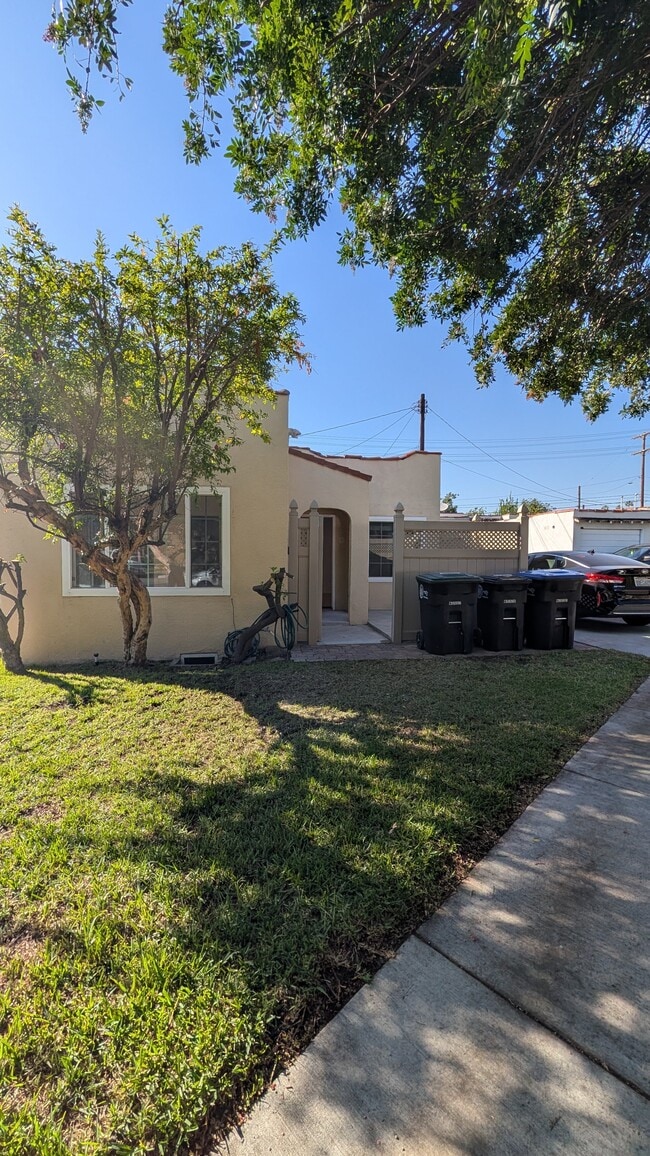 Building Photo - 1203 N Kenilworth Ave