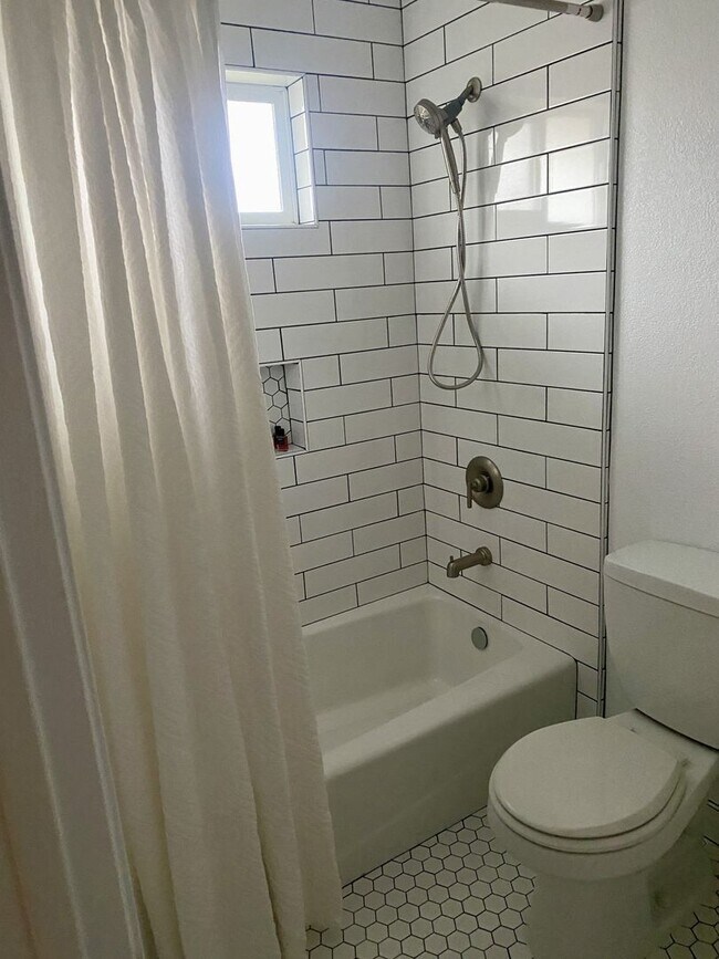 Photo - Charming 1BD/1BA in Desirable Petaluma Location unfurnished