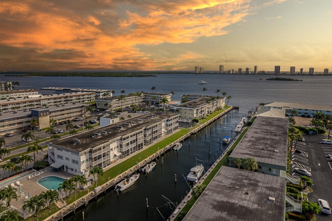 Building Photo - 112 Doolen Ct Unit 302