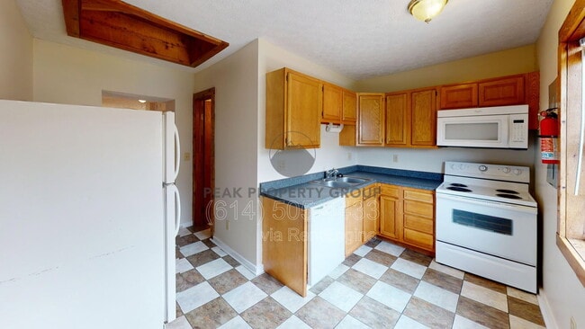 Building Photo - 1366 Indianola Ave