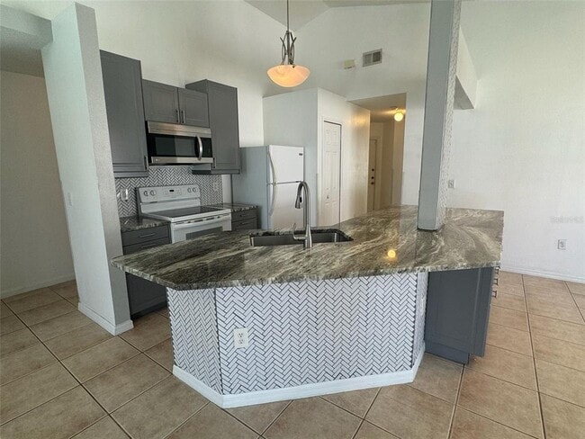 Photo - 611 Casterton Cir