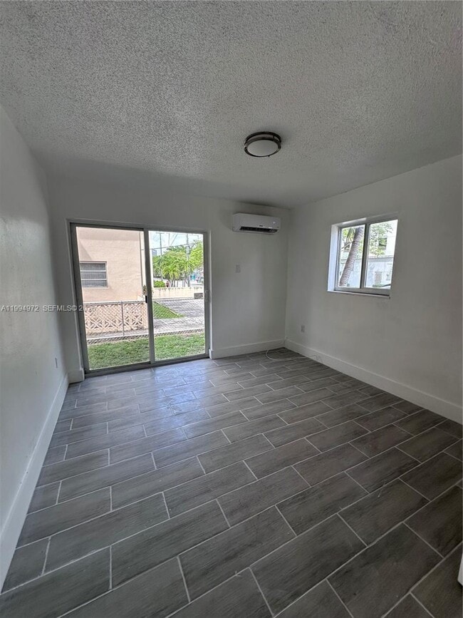 Photo - 310 NW 16th Ave Unidad 1