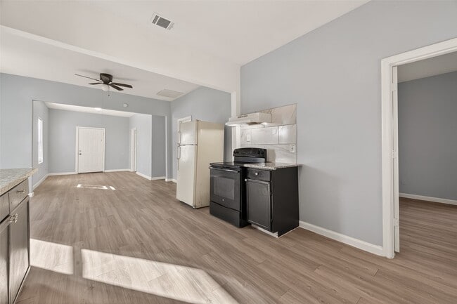 Photo - 8211 Parnell St