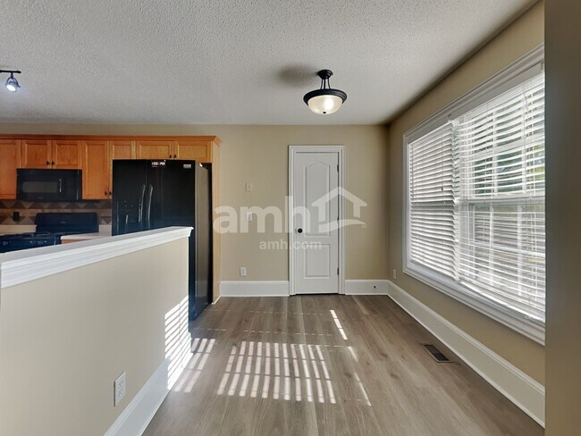 Photo - 228 Moreland Cir