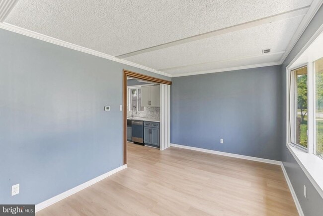Photo - 1037 Monmouth Rd