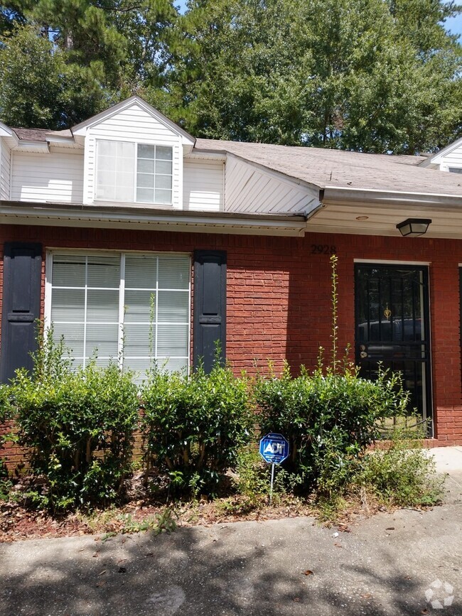Building Photo - Beautiful 3 Bed 2 Bath Townhouse Close to ...