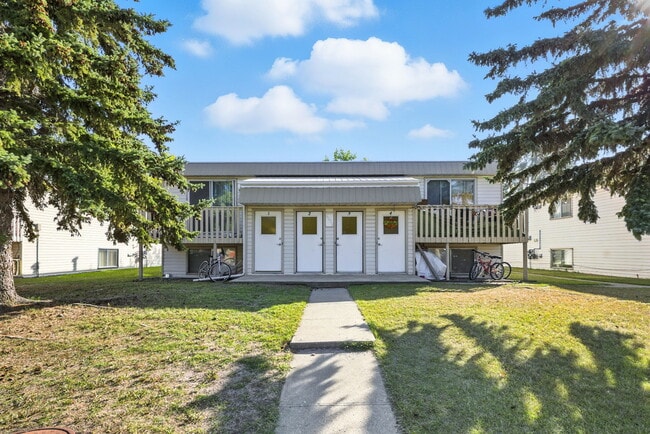 Building Photo - 4809-4852 52 St Unit 3