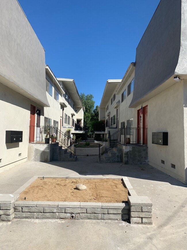 Building Photo - 412 San Pascual Ave Unit 5