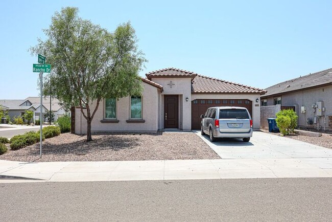 Recently Built Home in Litchfield Park at ... - Recently Built Home in Litchfield Park at ...