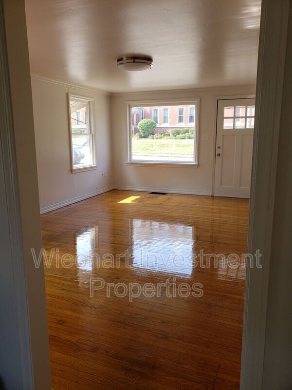 Photo - 225 W Robb Ave