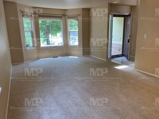 Photo - 714 Bentley Pl