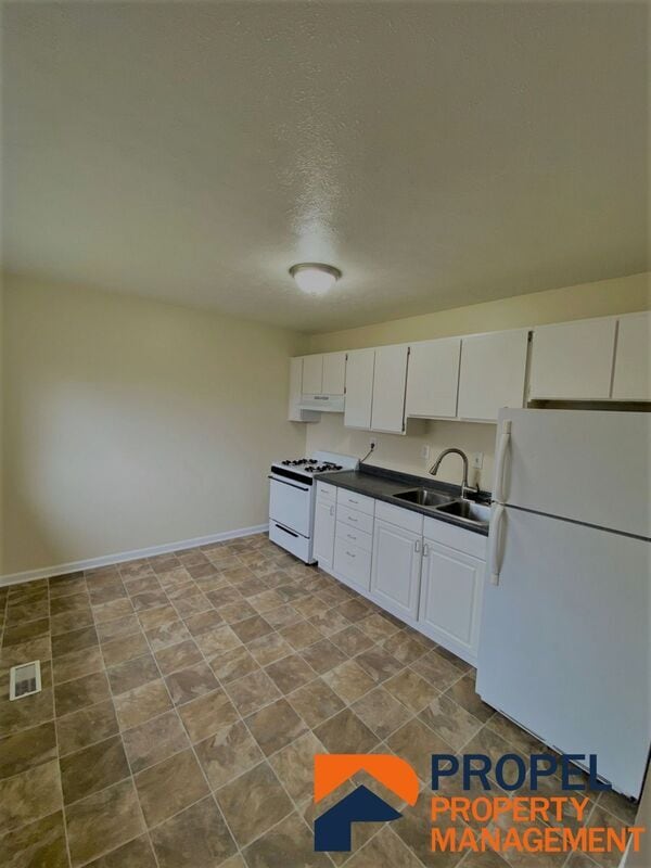 Photo - 1201 Red Leaf Ln