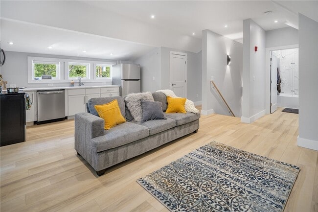 Building Photo - 200 Highland Ave