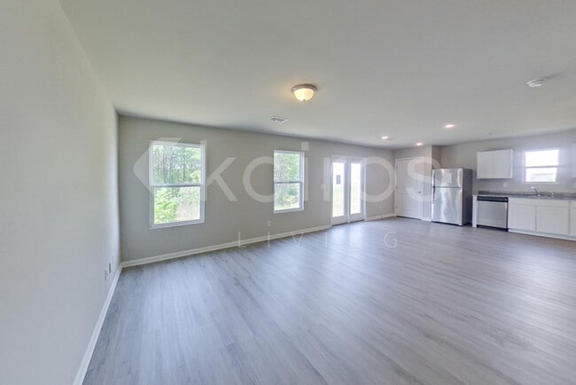 Photo - 248 York Ln