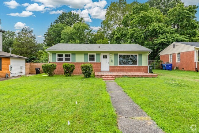 Building Photo - Available 08/15/2025! Adorable 3 Bedroom H... Rental