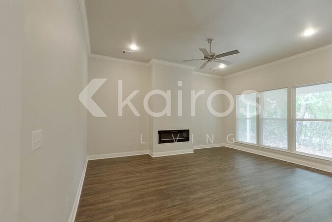 6536 Roux Dr