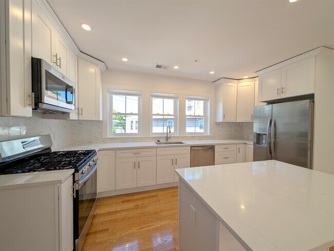 Building Photo - 86 Orchard St Unit 3 Rental