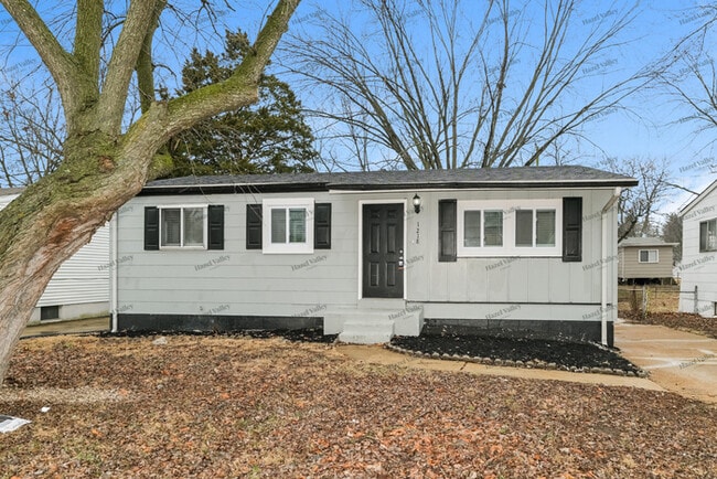 Building Photo - 1218 Baron Ave