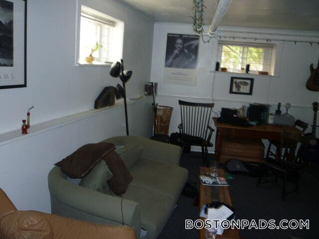 Building Photo - 1504 Commonwealth Ave