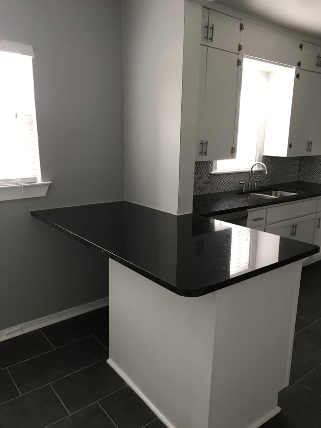 Kitchen - 1401 Hurley Ave