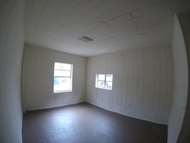 Photo - 505 1/2 E Virginia Ave