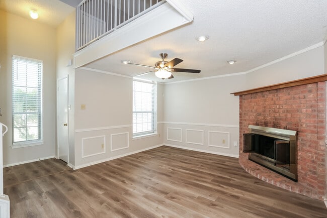 Photo - 722 Nightingale Cir