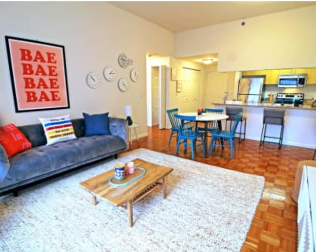 Building Photo - 98 Christopher Columbus Dr Unit 2-2 Rental