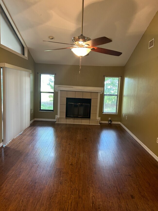 Photo - 2108 Jonathan Ln