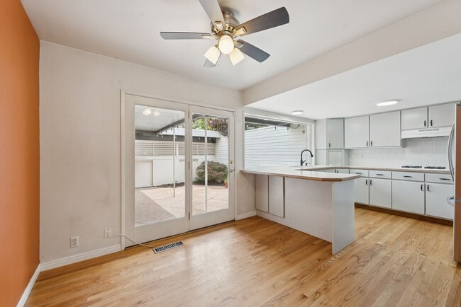 Photo - 829 Three Fountains Dr Townhome