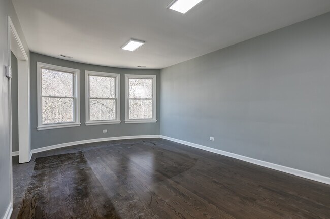 Photo - 5843 N Cicero Ave