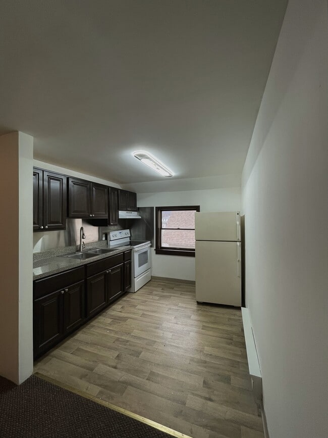 Building Photo - 614 Stephenson St Unit #2