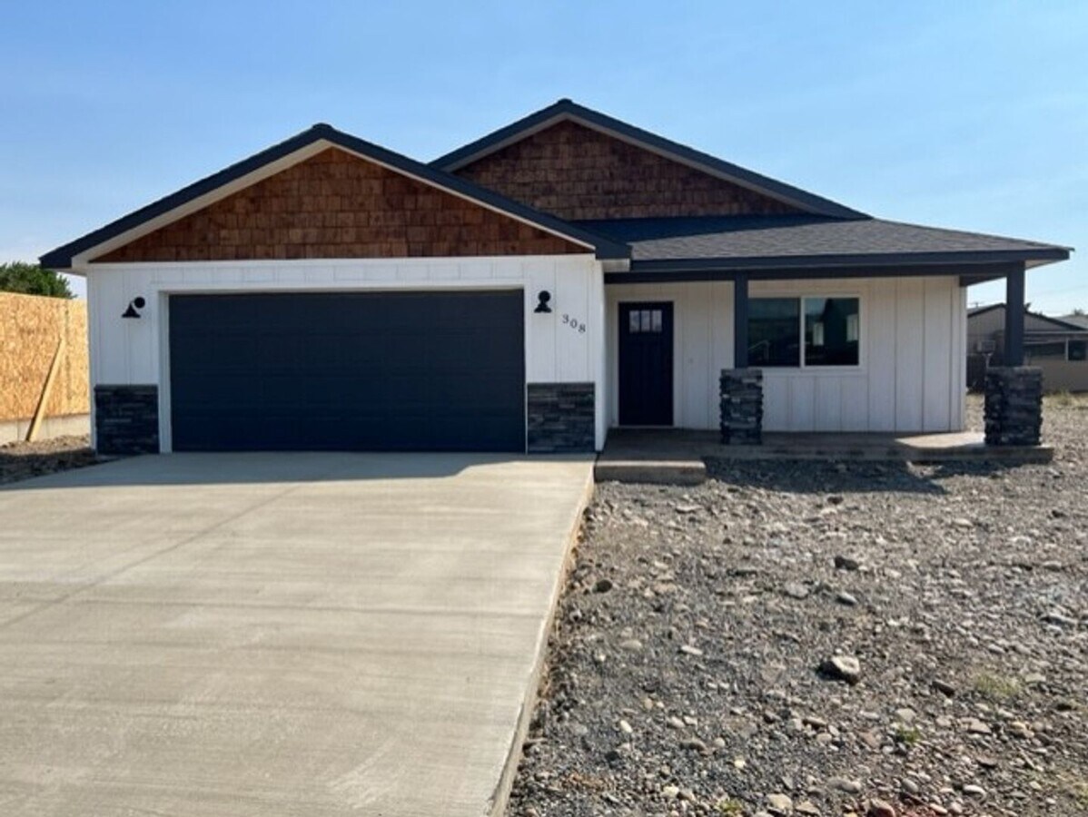 3 Bedroom 2 Bath Gem in Dallesport, WA House House Rental in