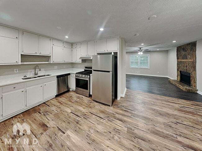 Photo - 1224 Classic Dr NE