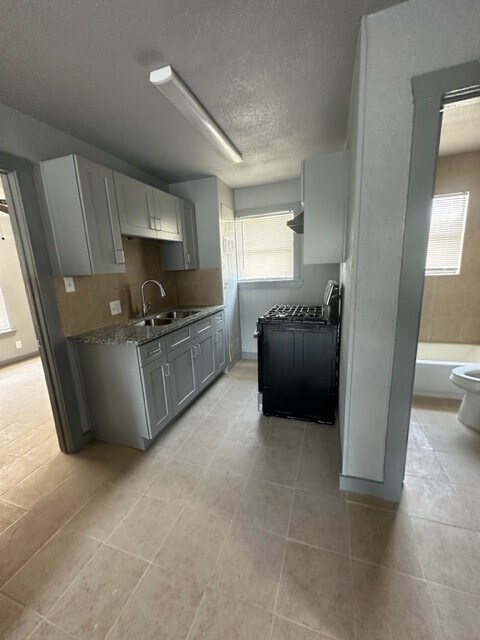 4615 Market St Unit 2