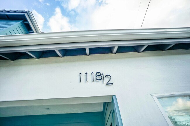 Photo - 1118-1118 1/2 W 39th Pl