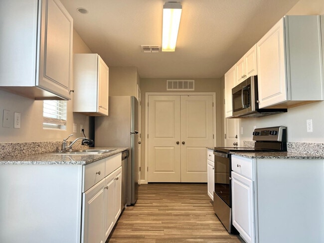 Photo - 1660 S Wooten St