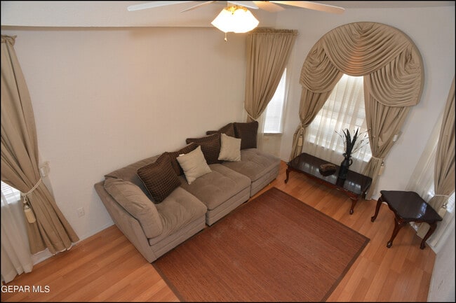 Photo - 7528 Luz De Lumbre Ave