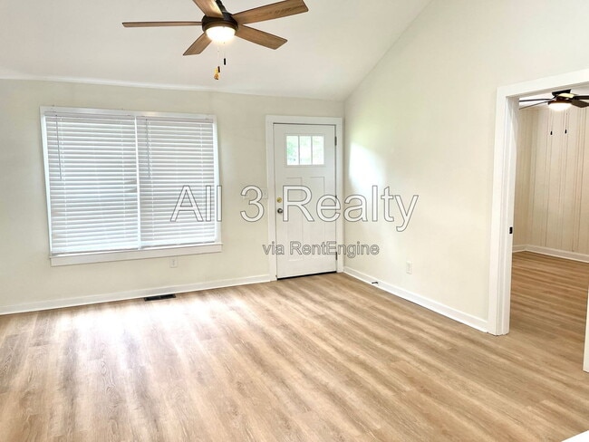 Photo - 204 Bryan St
